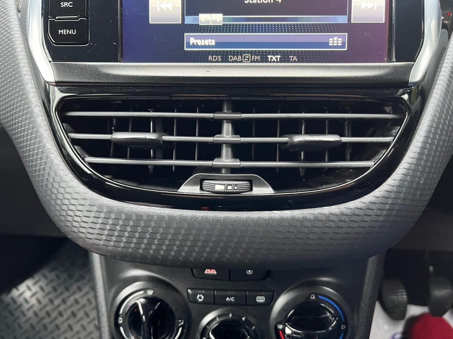 Used Peugeot 2008 2017 for sale - 77456055: Photo 40