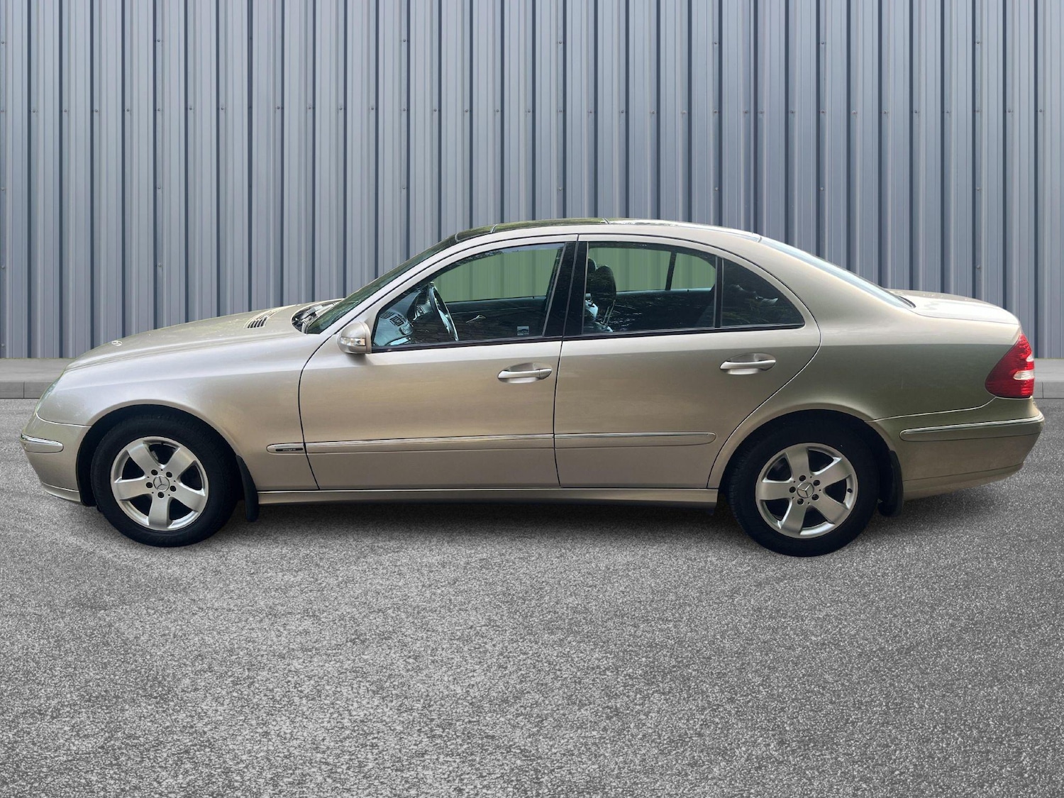 Used Mercedes-Benz E Class 2003 for sale - 76239501: Photo 8