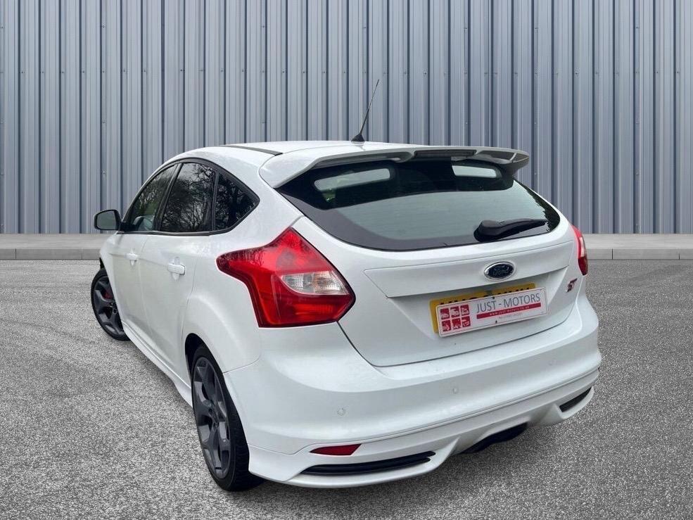 Used Ford Focus 2013 for sale - 77376923: Photo 4