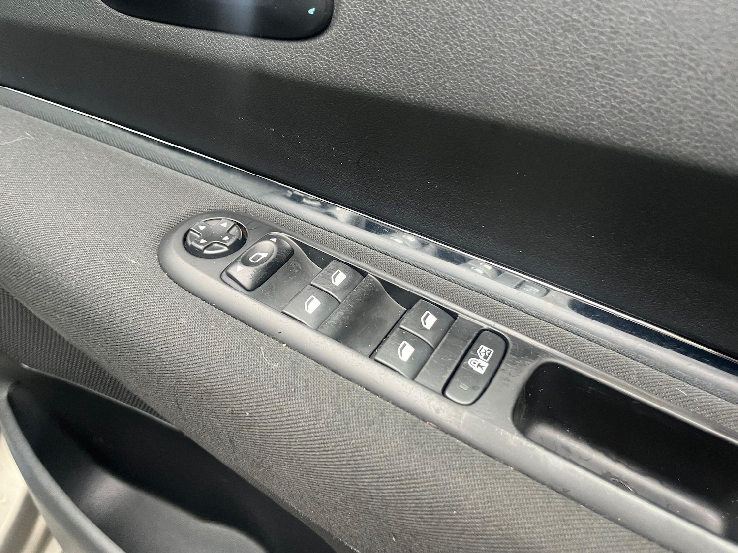 Used Peugeot 5008 2013 for sale - 78047509: Photo 28