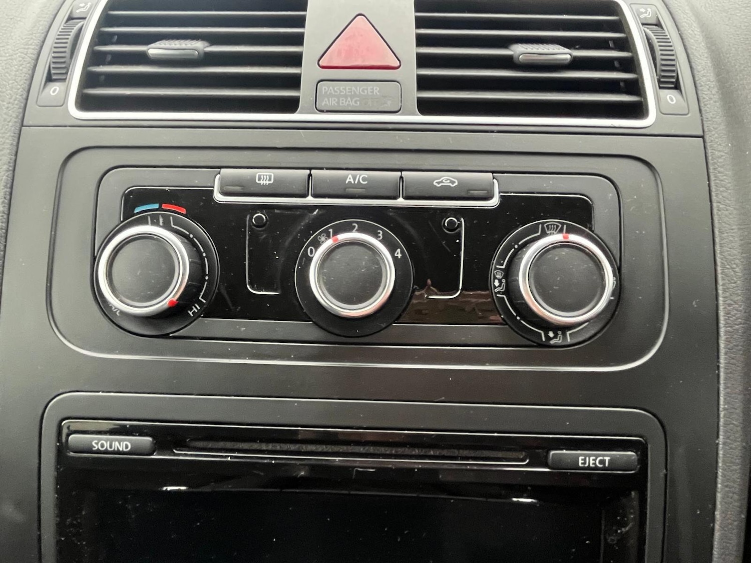 Used Volkswagen Touran 2012 for sale - 76752450: Photo 16