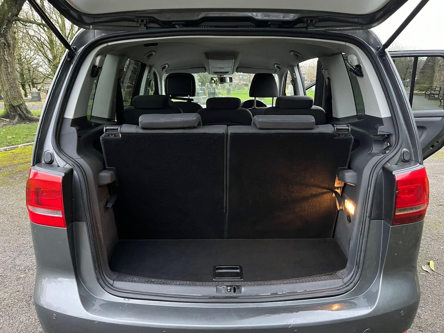 Used Volkswagen Touran 2012 for sale - 76752450: Photo 20