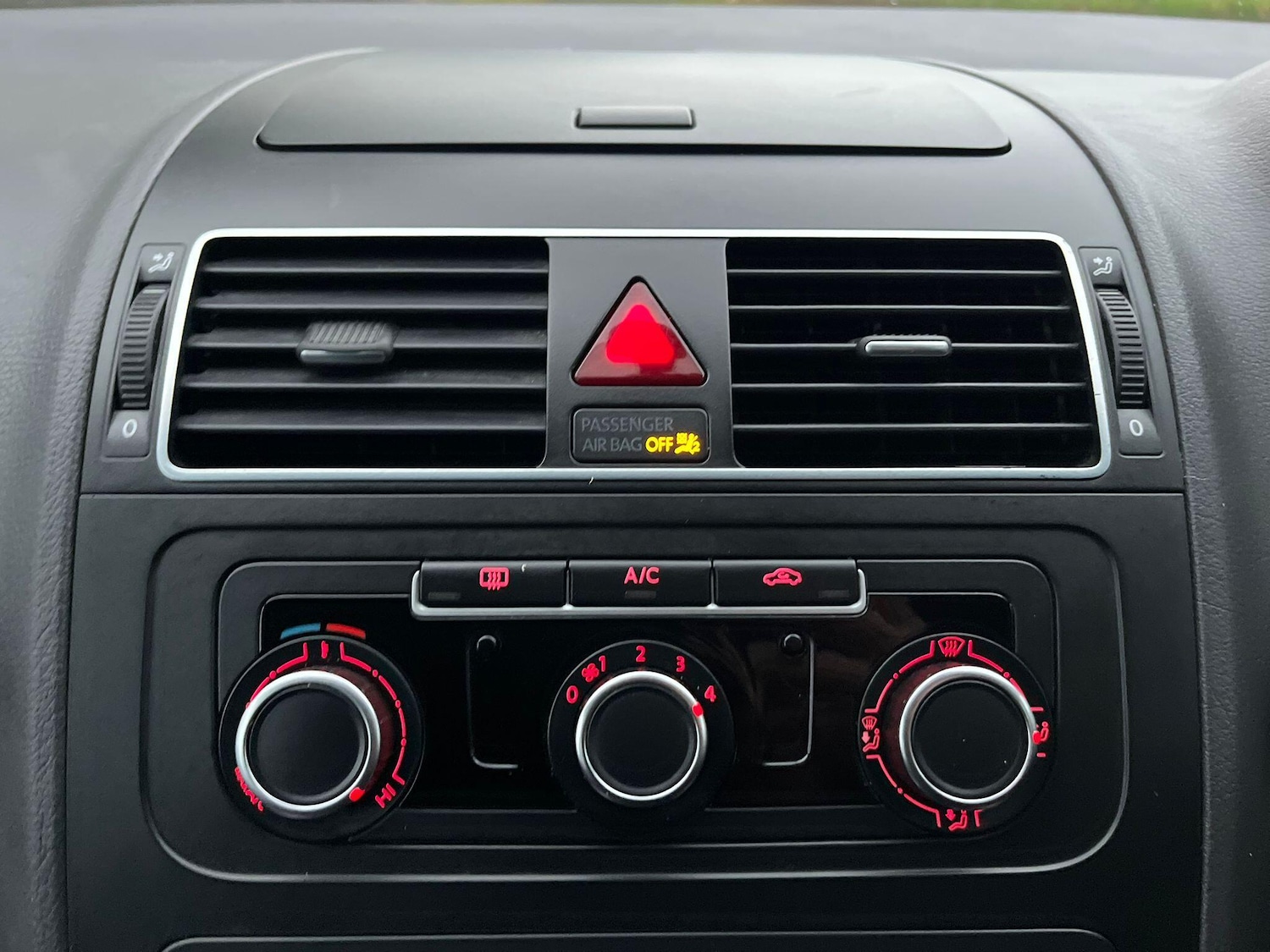 Used Volkswagen Touran 2012 for sale - 76752450: Photo 40