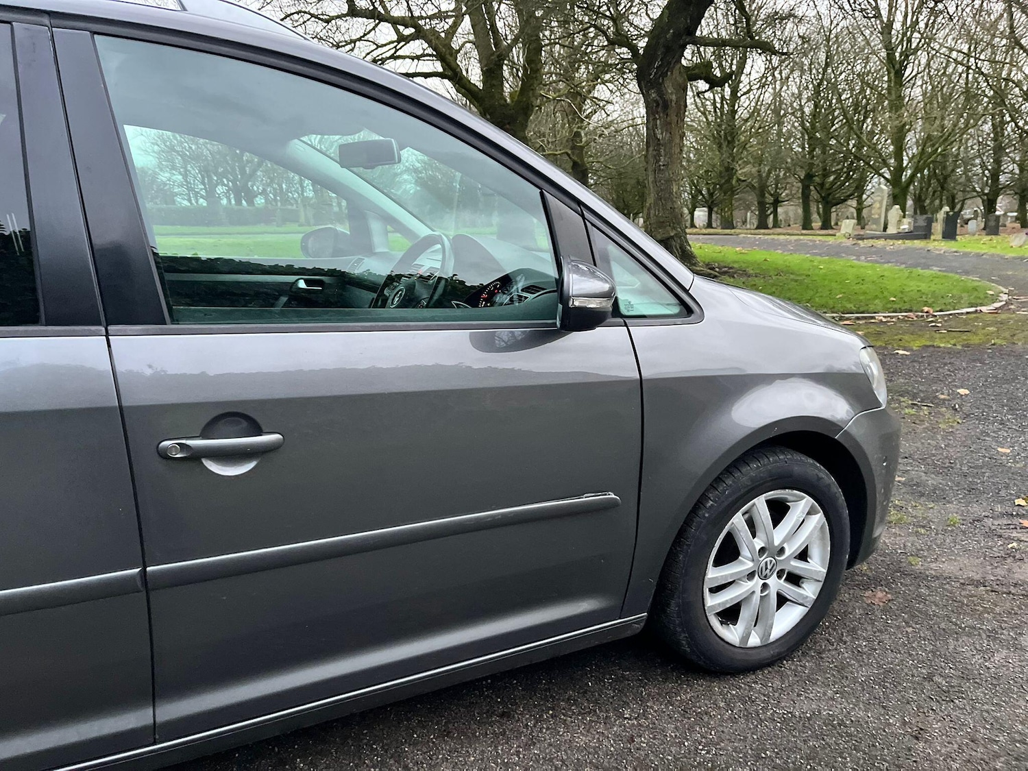 Used Volkswagen Touran 2012 for sale - 76752450: Photo 76