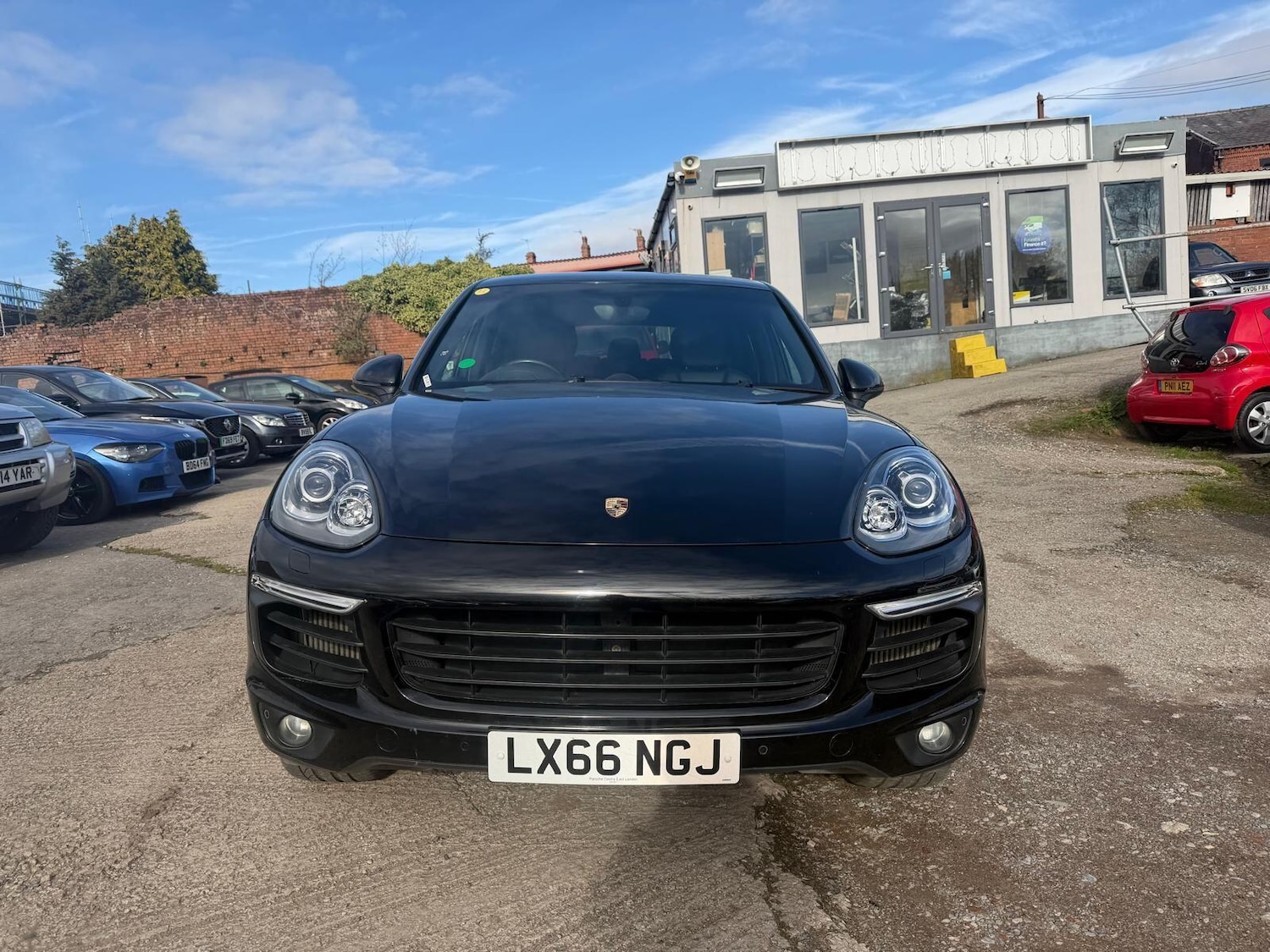 Used Porsche Cayenne 2016 for sale - 78127681: Photo 2