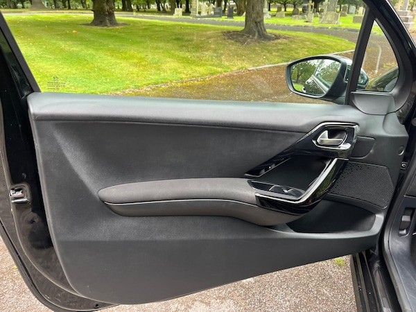 Used Peugeot 208 2015 for sale - 75314982: Photo 11