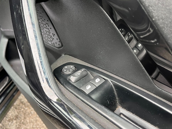 Used Peugeot 208 2015 for sale - 75314982: Photo 24
