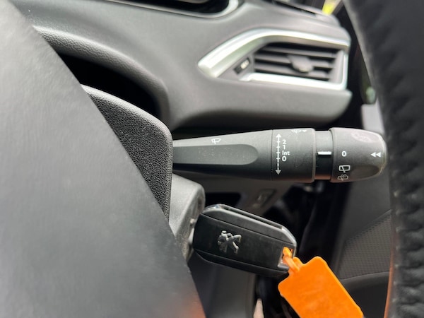 Used Peugeot 208 2015 for sale - 75314982: Photo 30