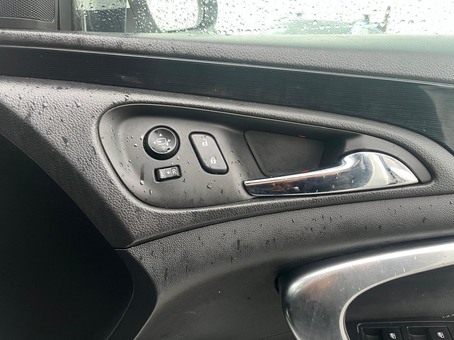 Used Vauxhall Insignia 2015 for sale - 76561476: Photo 9