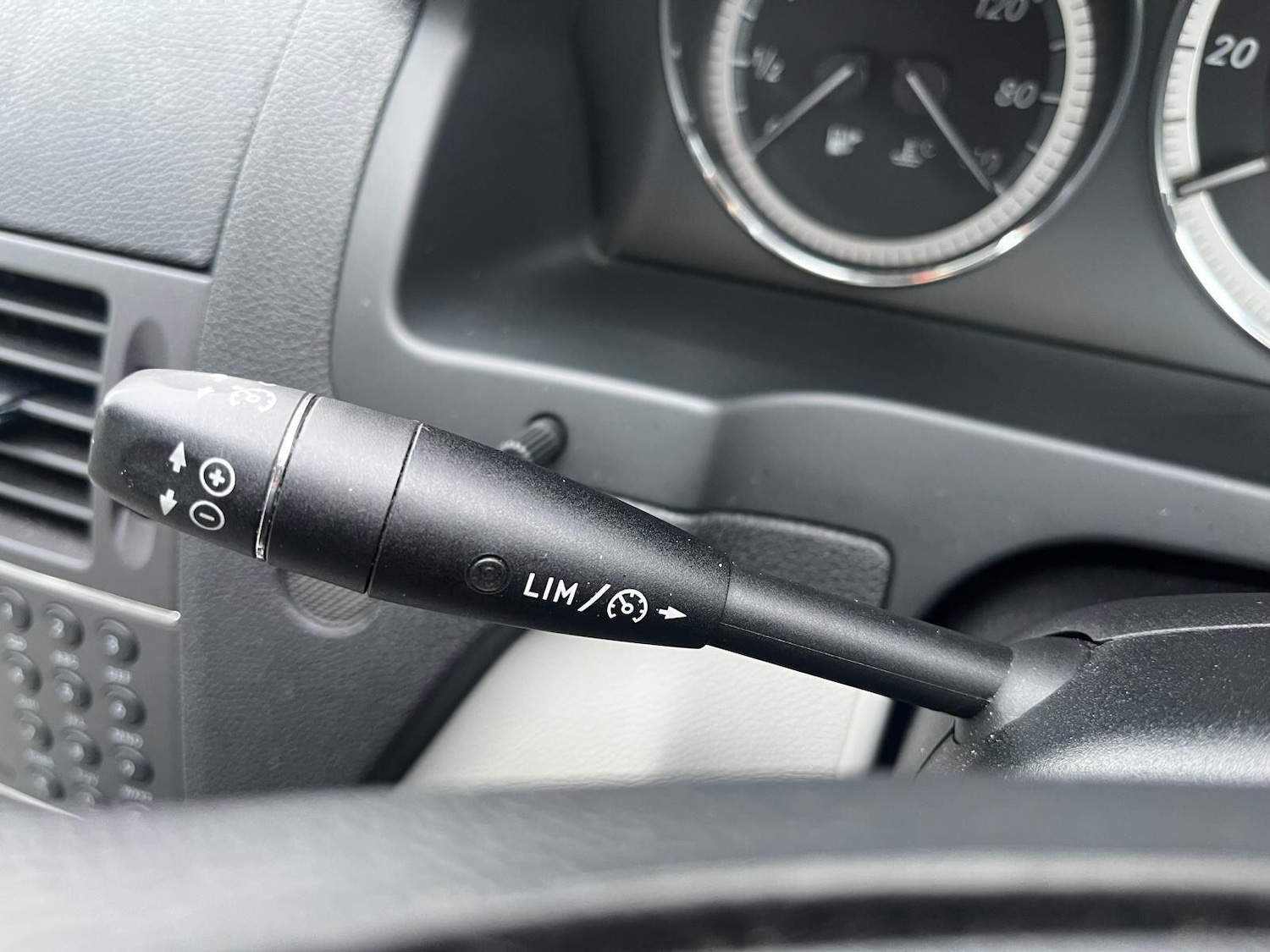 Used Mercedes-Benz C Class 2010 for sale - 77645900: Photo 10