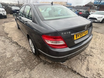 Used Mercedes-Benz C Class 2010 for sale - 77645900: Photo