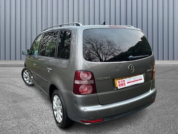 Used Volkswagen Touran 2009 for sale - 77625830: Photo