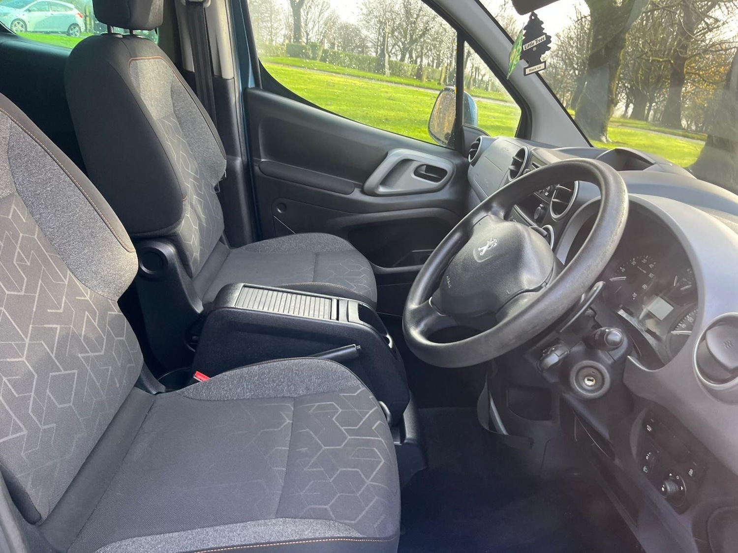 Used Peugeot Partner Tepee 2017 for sale - 76522053: Photo 19