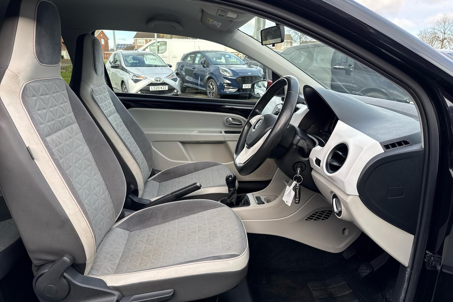 Used Volkswagen up! 2016 for sale - 77827788: Photo 24