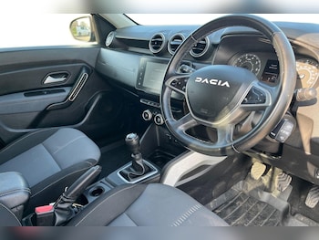 Used Dacia Duster 2023 for sale - 79163204: Photo