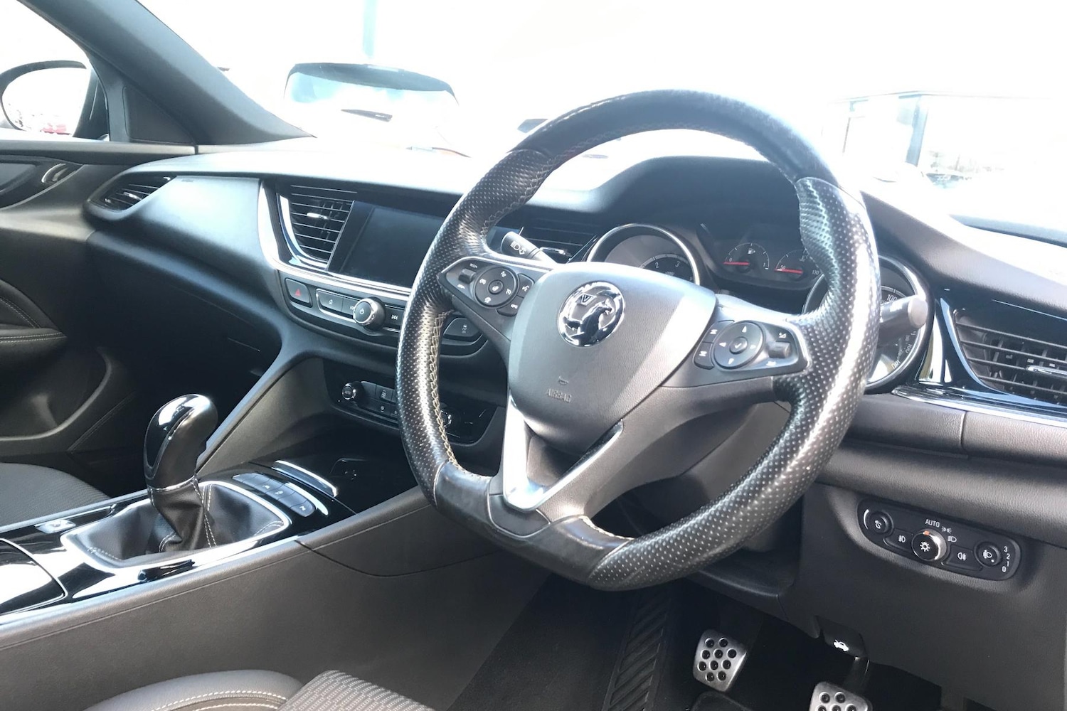 Used Vauxhall Insignia 2017 for sale - 76476214: Photo 2