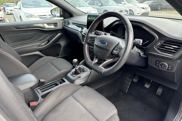 Used Ford Focus 2021 for sale - 75053126: Photo 2