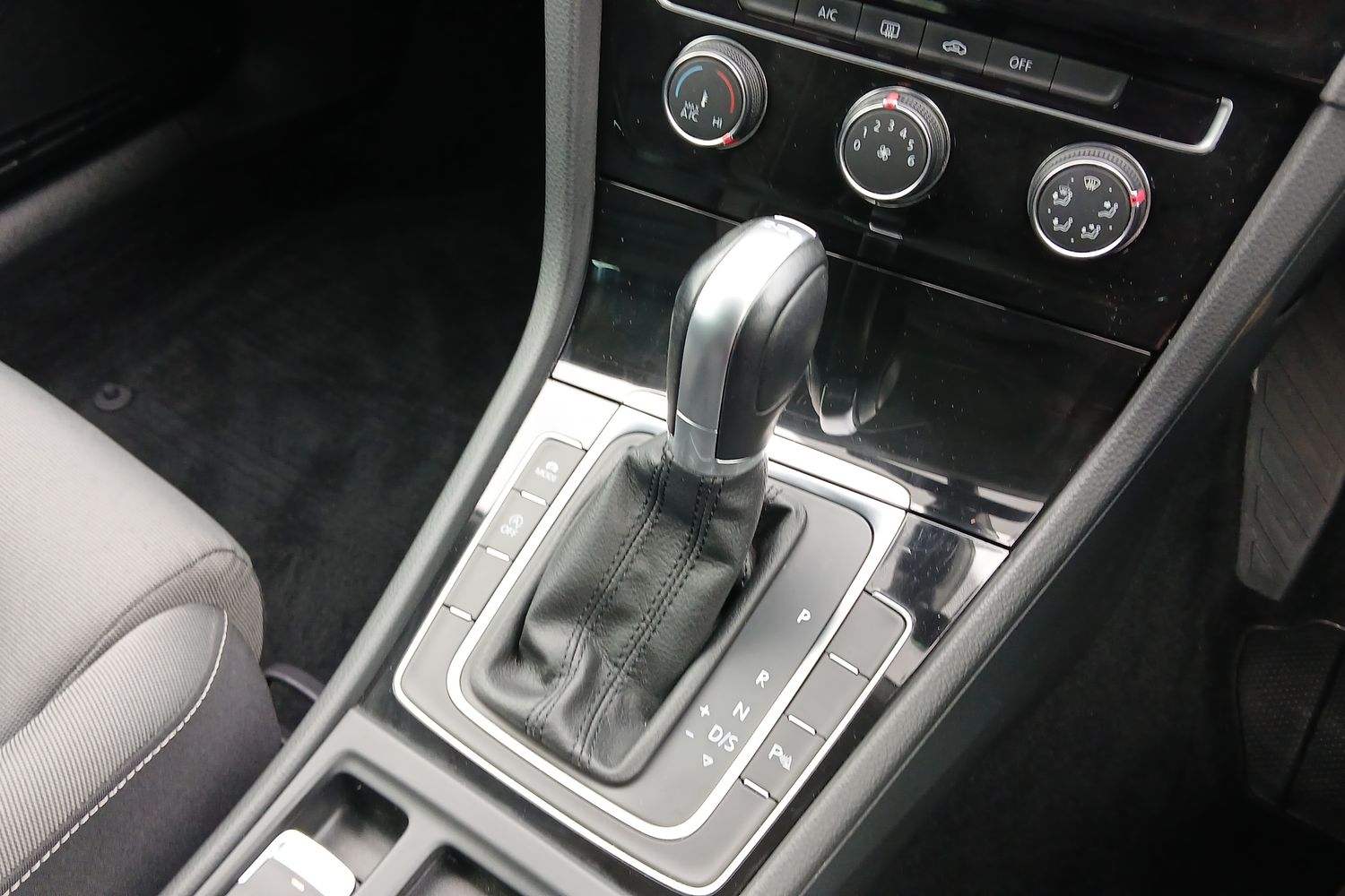 Used Volkswagen Golf 2017 for sale - 77687139: Photo 14