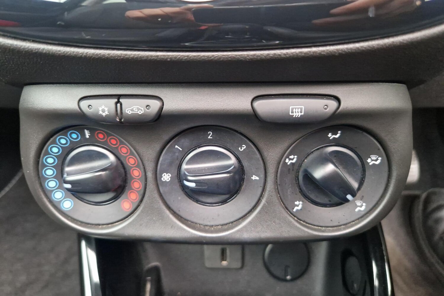 Used Vauxhall ADAM 2015 for sale - 77443802: Photo 23