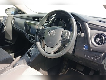 Used Toyota Auris 2017 for sale - 79443620: Photo