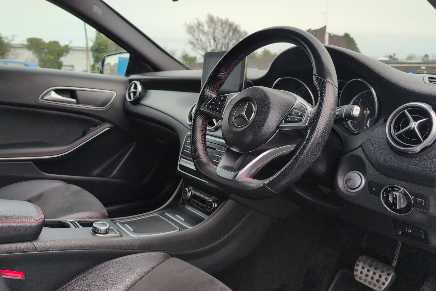 Used Mercedes-Benz GLA 2018 for sale - 77046010: Photo 2