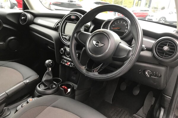 Used MINI Hatch 2017 for sale - 76298210: Photo 2