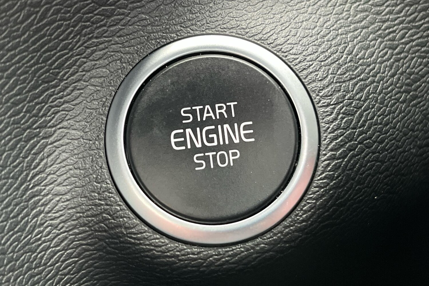 Used Volvo XC40 2023 for sale - 76193688: Photo 17