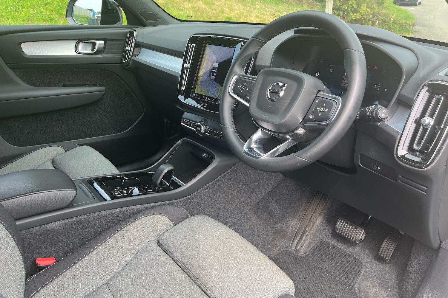 Used Volvo XC40 2023 for sale - 76193688: Photo 2