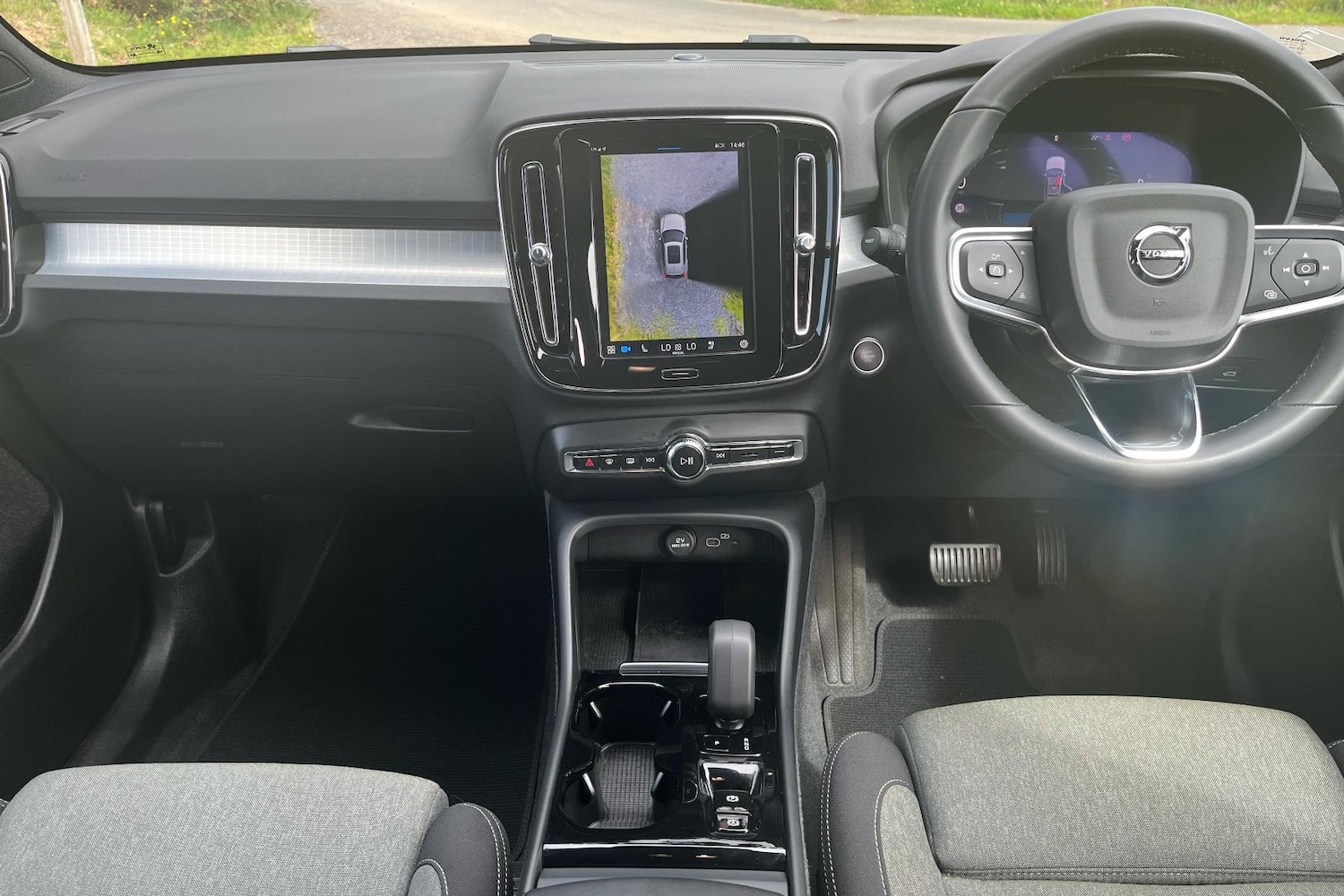 Used Volvo XC40 2023 for sale - 76193688: Photo 4