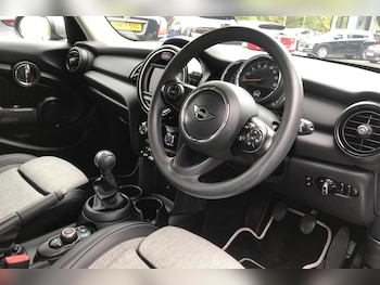 Used MINI Hatch 2019 for sale - 76044837: Photo