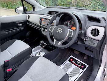 Used Toyota Yaris 2012 for sale - 77768796: Photo