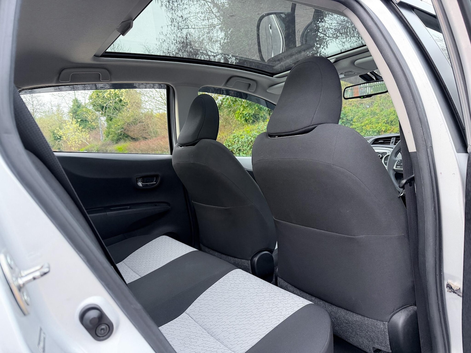 Used Toyota Yaris for sale - 77768796: Photo 5