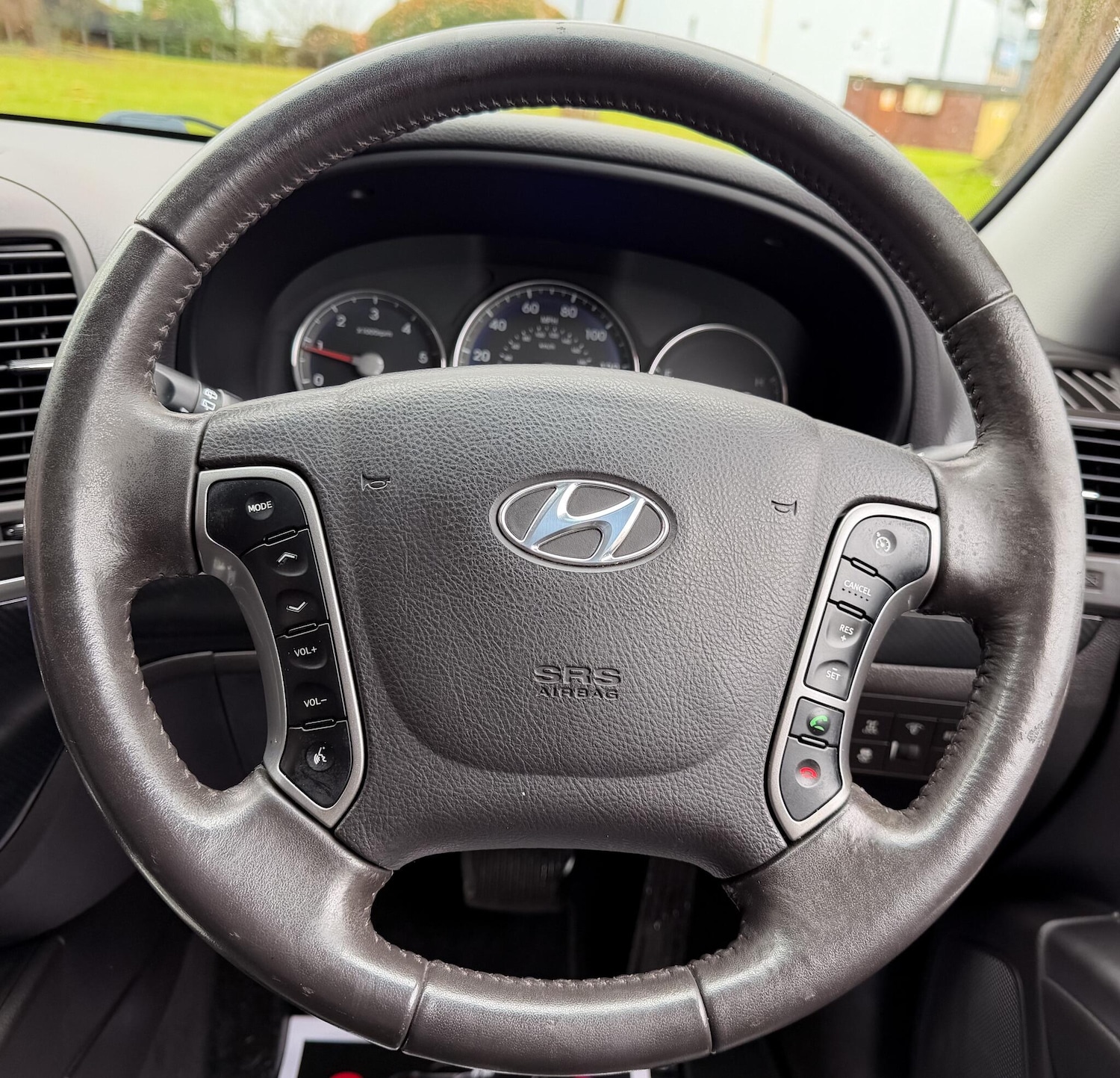 Used Hyundai Santa Fe 2012 for sale - 76727836: Photo 15