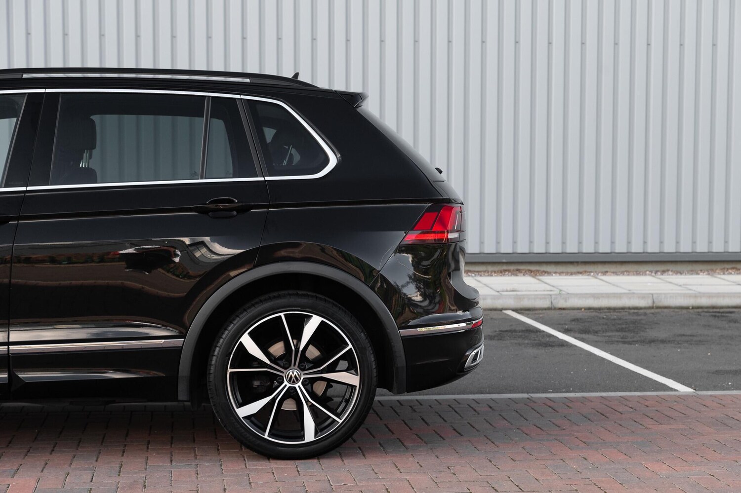 Used Volkswagen Tiguan 2020 for sale - 76201289: Photo 41