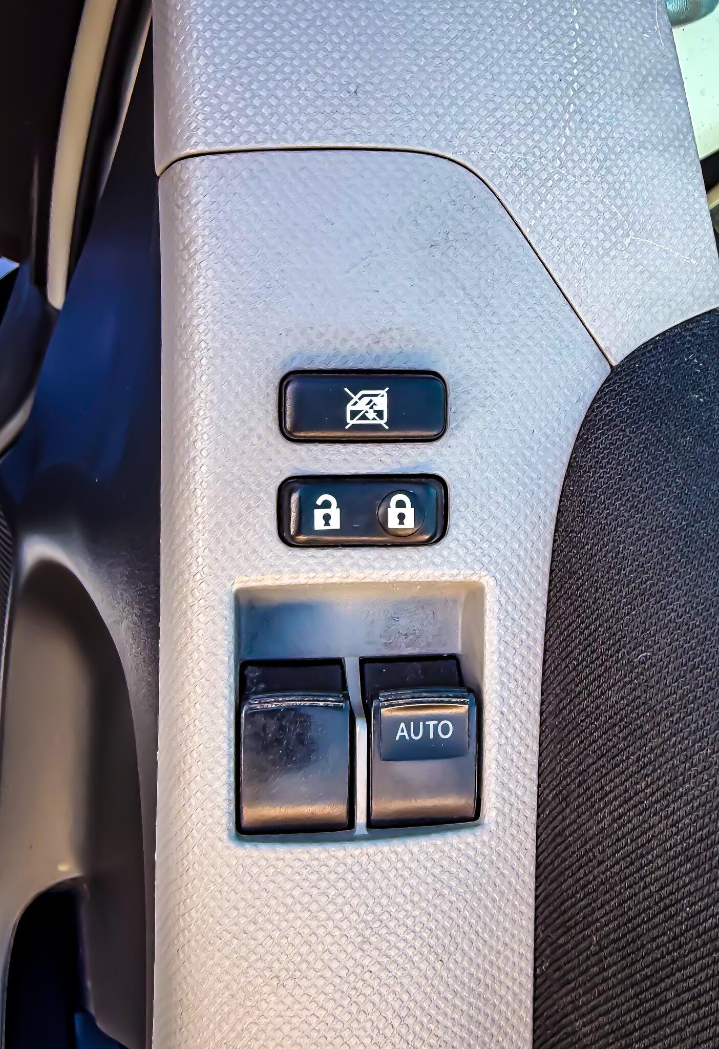 Used Toyota Yaris 2011 for sale - 78057795: Photo 28