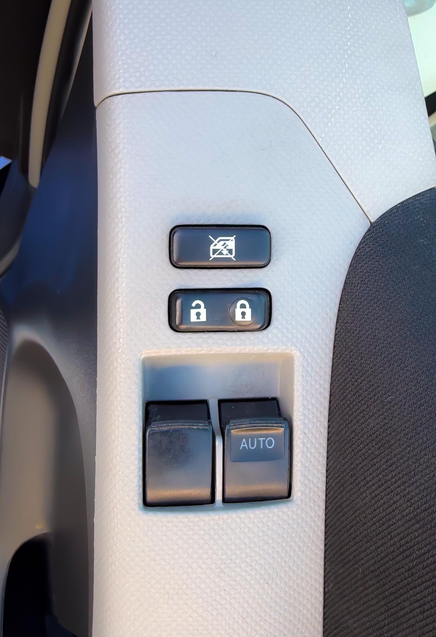 Used Toyota Yaris 2011 for sale - 78057795: Photo 31