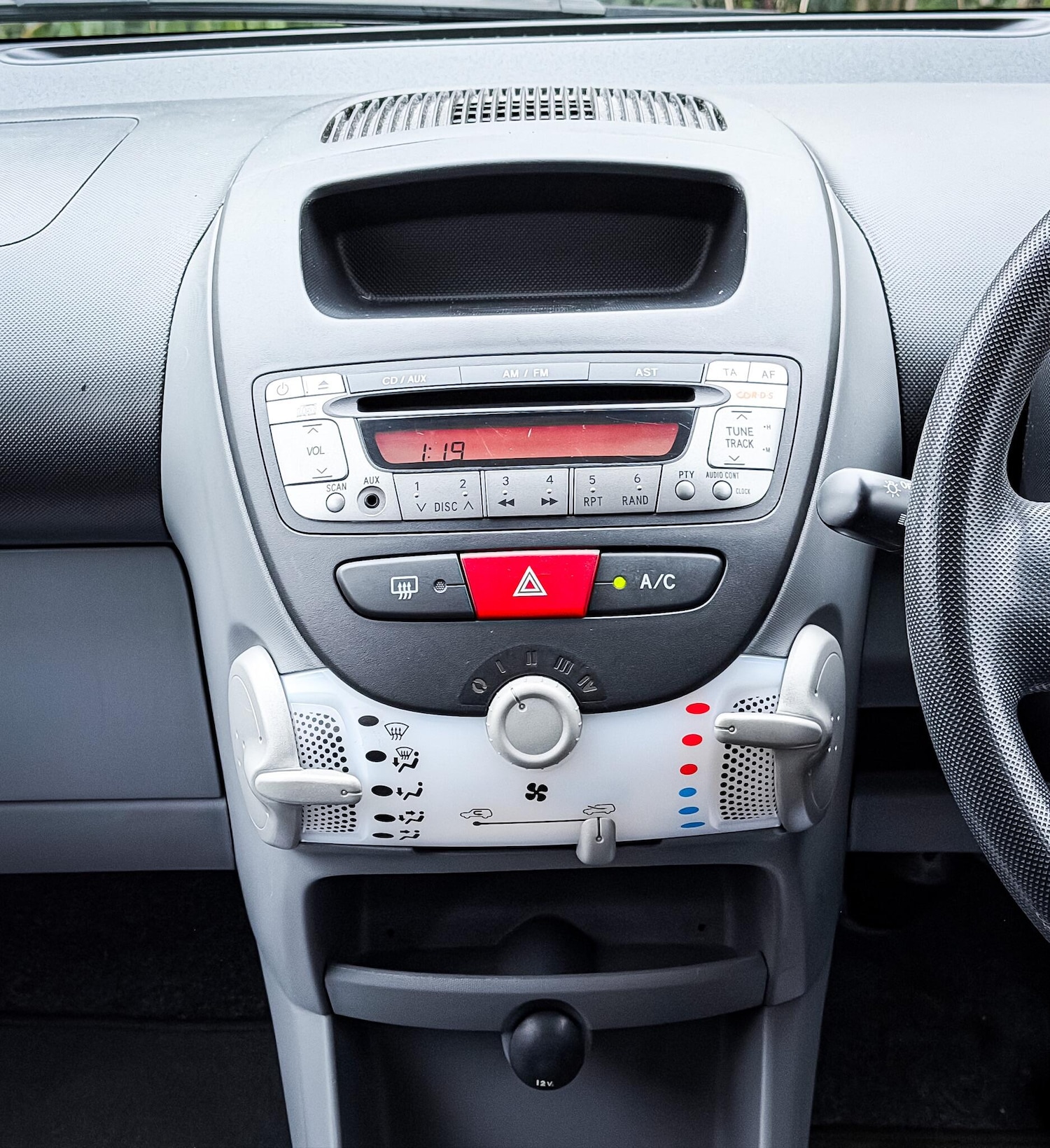 Used Toyota AYGO 2010 for sale - 77330534: Photo 15