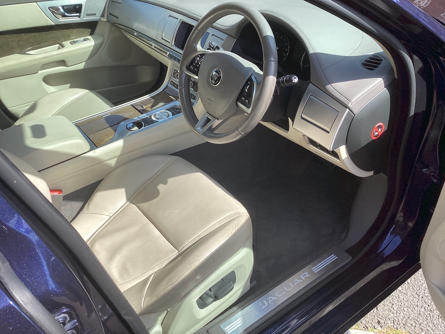 Used Jaguar XF 2014 for sale - 78163779: Photo 13