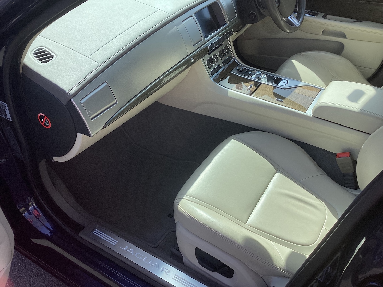 Used Jaguar XF 2014 for sale - 78163779: Photo 16