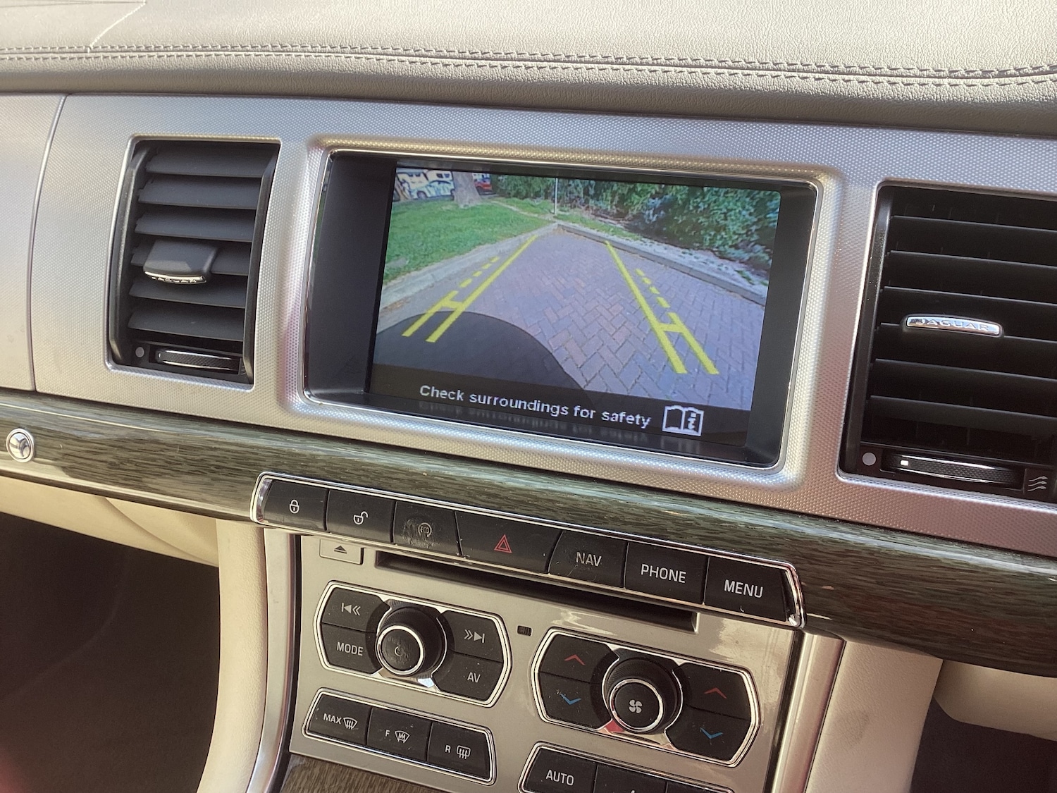 Used Jaguar XF 2014 for sale - 78163779: Photo 18