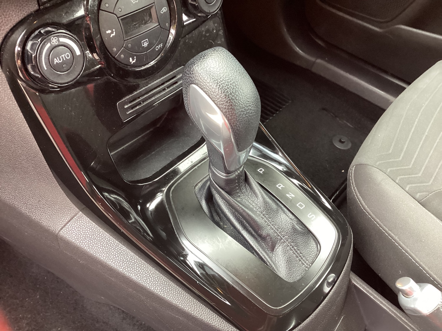 Used Ford Fiesta 2013 for sale - 76206242: Photo 14