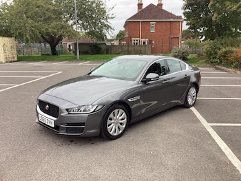 Used Jaguar XE 2015 for sale - 76075651: Photo