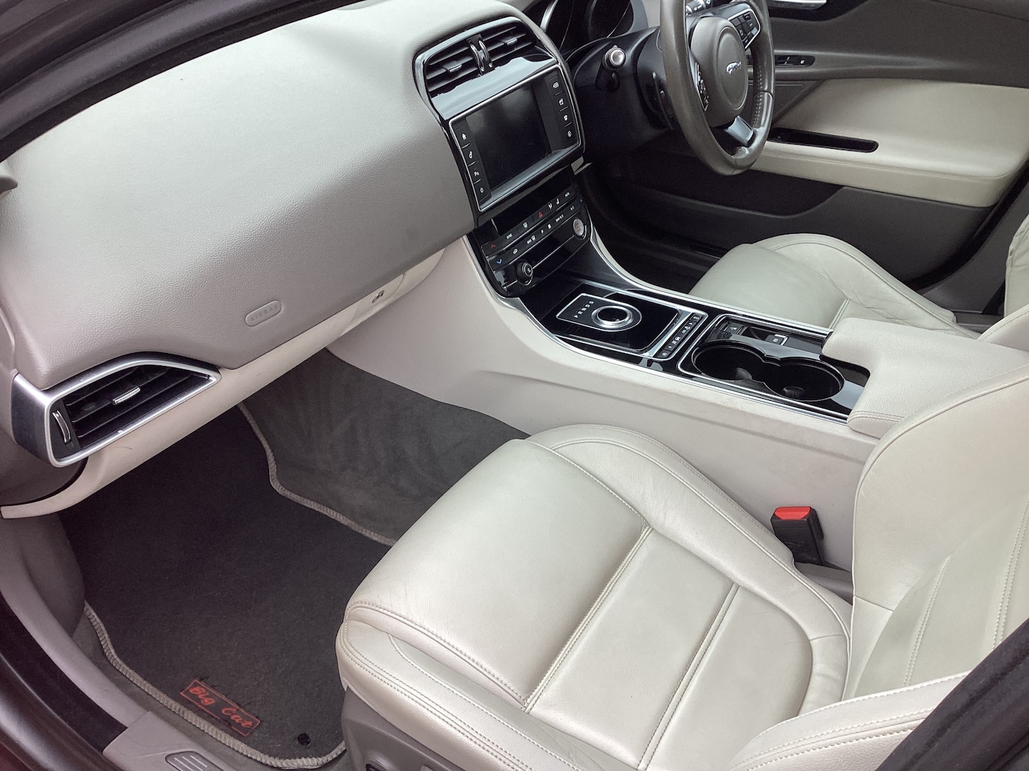 Used Jaguar XE 2017 for sale - 78077261: Photo 11