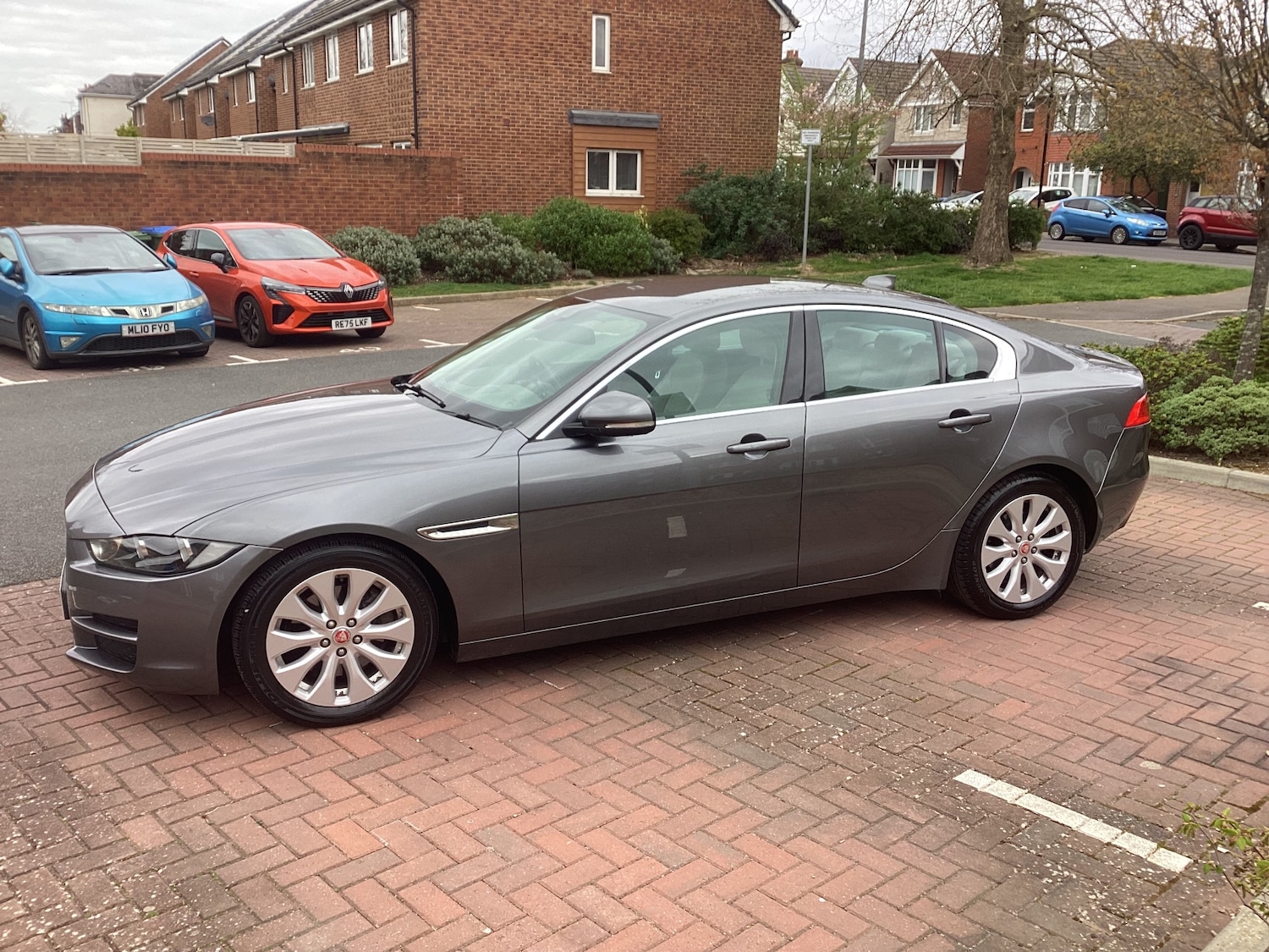 Used Jaguar XE 2017 for sale - 78077261: Photo 4