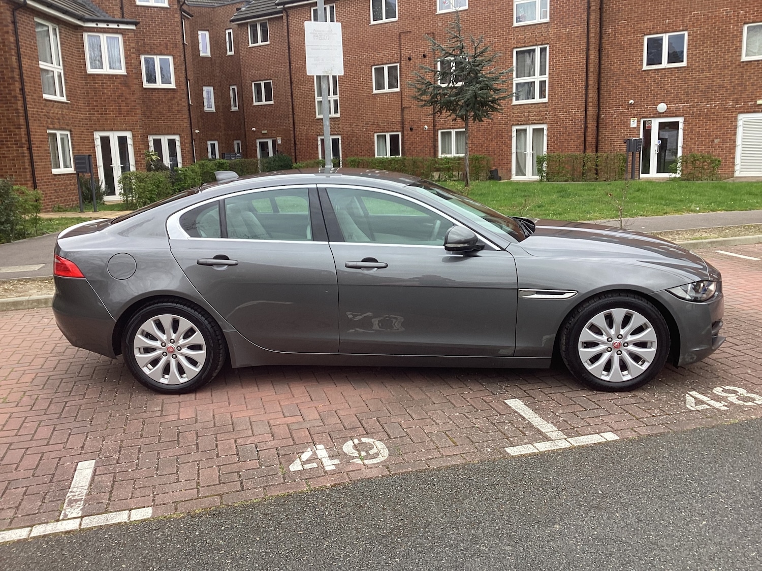 Used Jaguar XE 2017 for sale - 78077261: Photo 5
