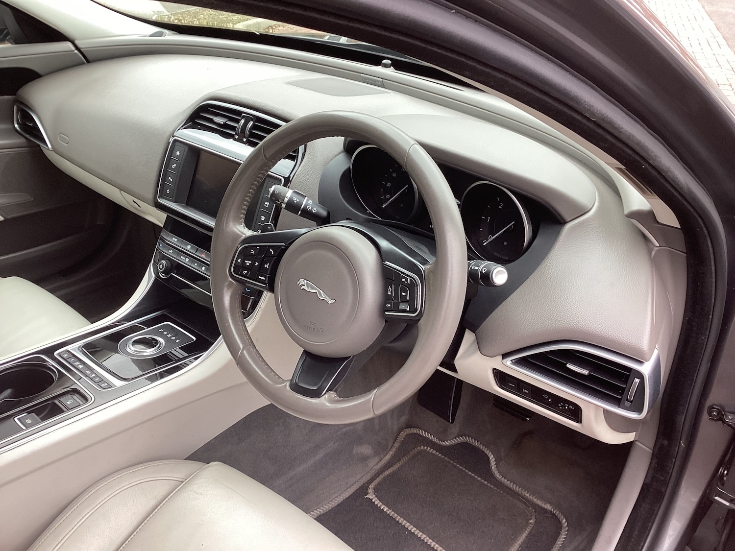 Used Jaguar XE 2017 for sale - 78077261: Photo 9