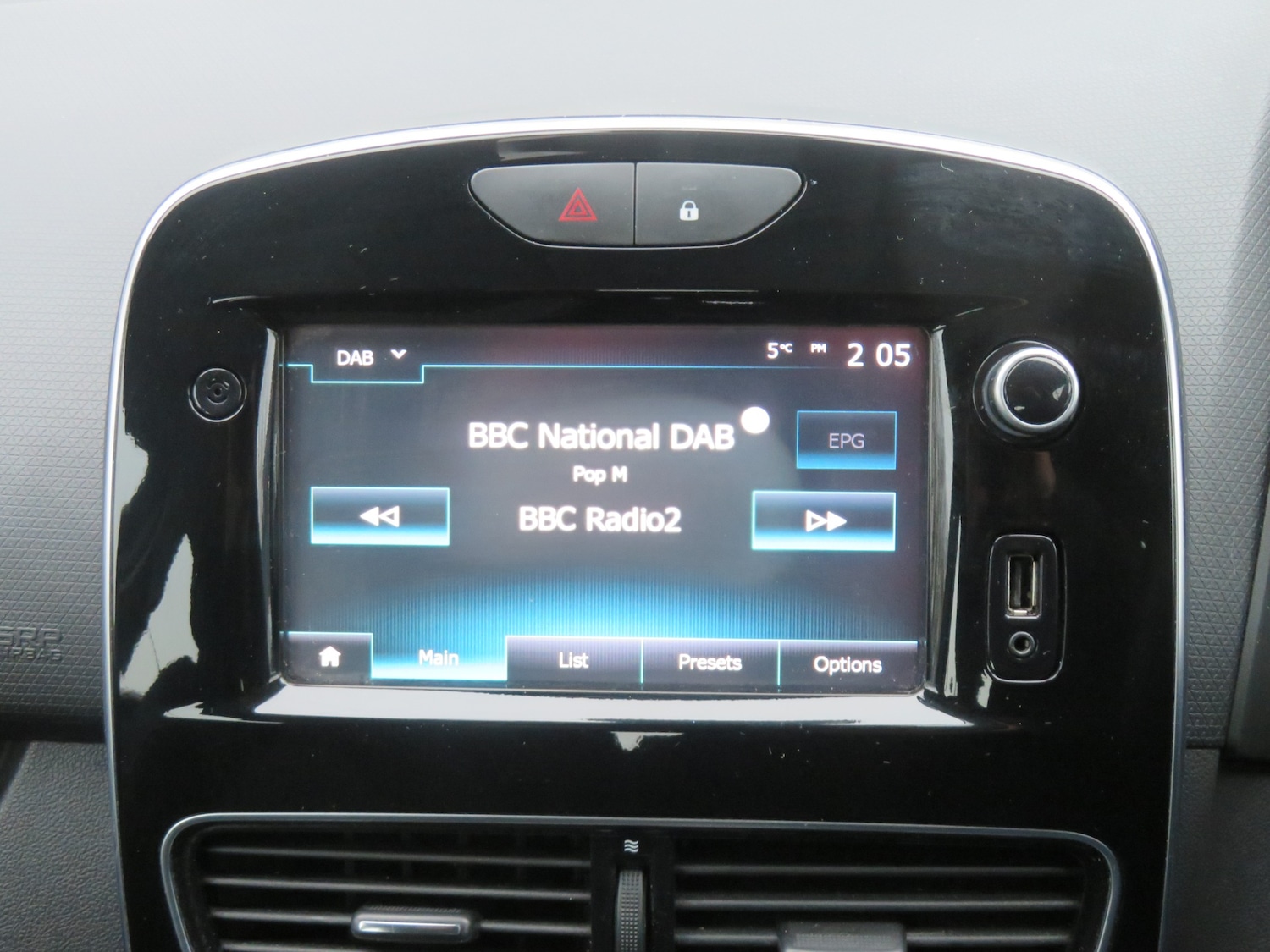 Used Renault Clio 2017 for sale - 77319878: Photo 16