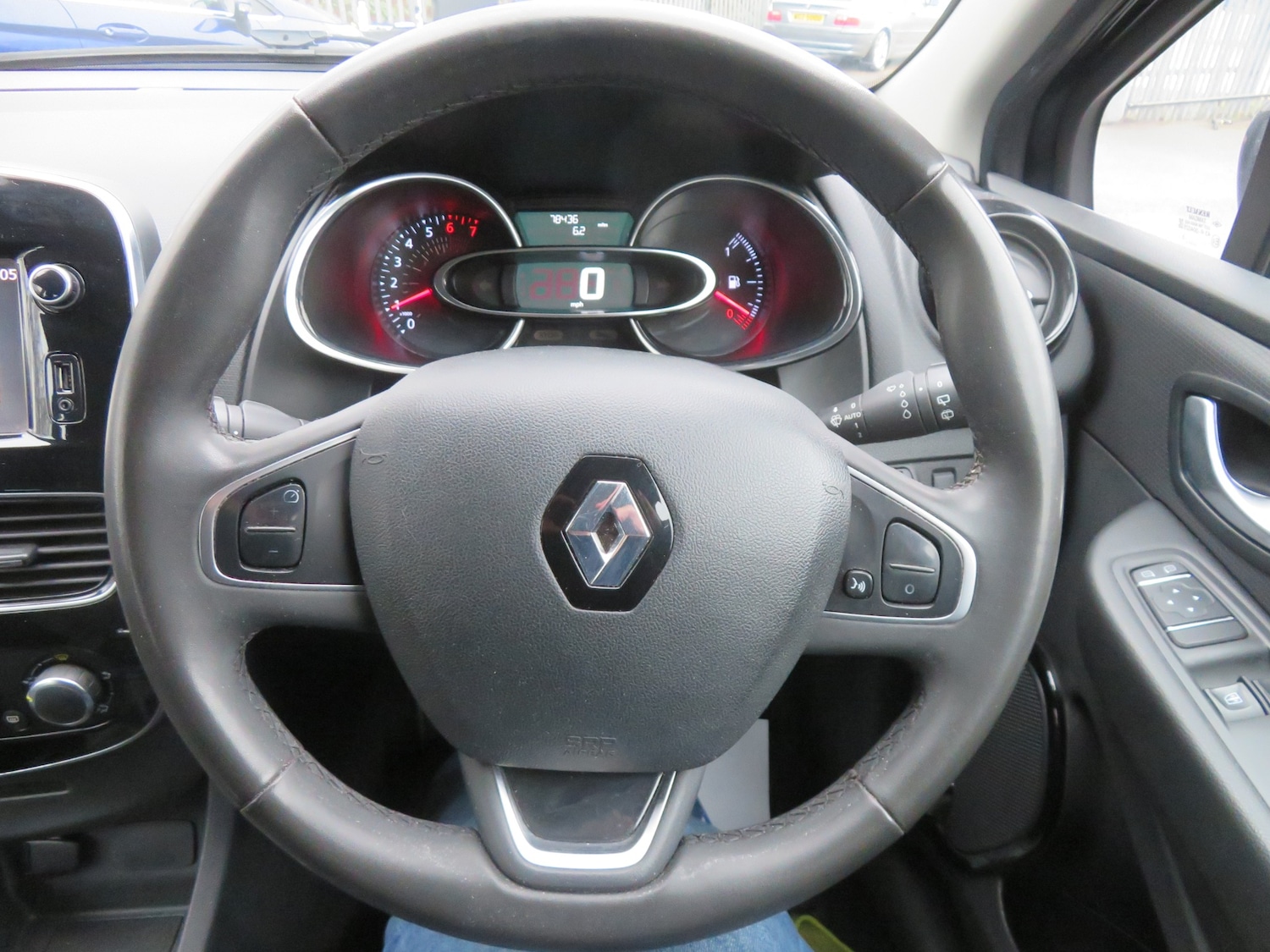 Used Renault Clio 2017 for sale - 77319878: Photo 18