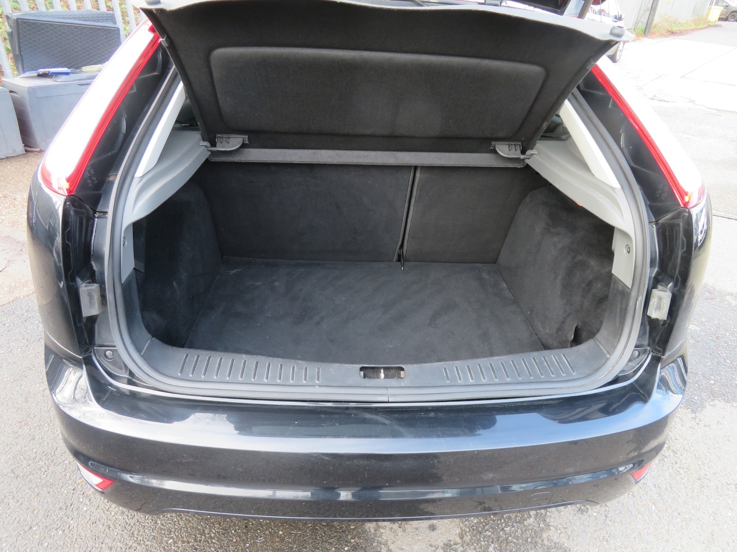 Used Ford Focus 2010 for sale - 77643960: Photo 12