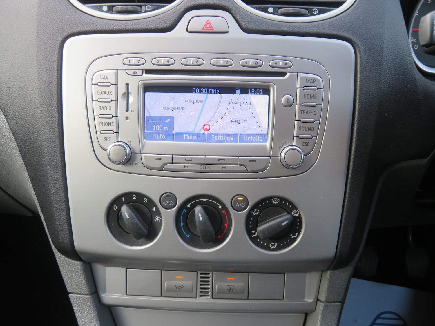 Used Ford Focus 2010 for sale - 77643960: Photo 15